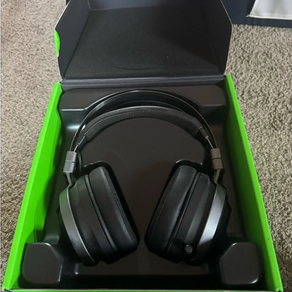 Razer Nari Ultimate Headset with Green Highlights